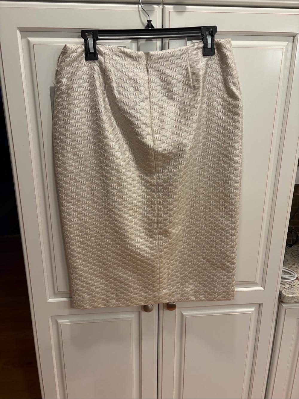 Bill Blass Couture Cream Textured jacket and pencil skirt - Picture 7 of 9